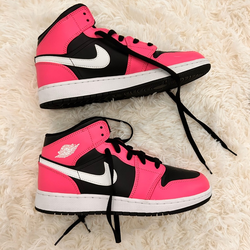 Nike Air Jordan 1s - Pinkcicle - Size 7